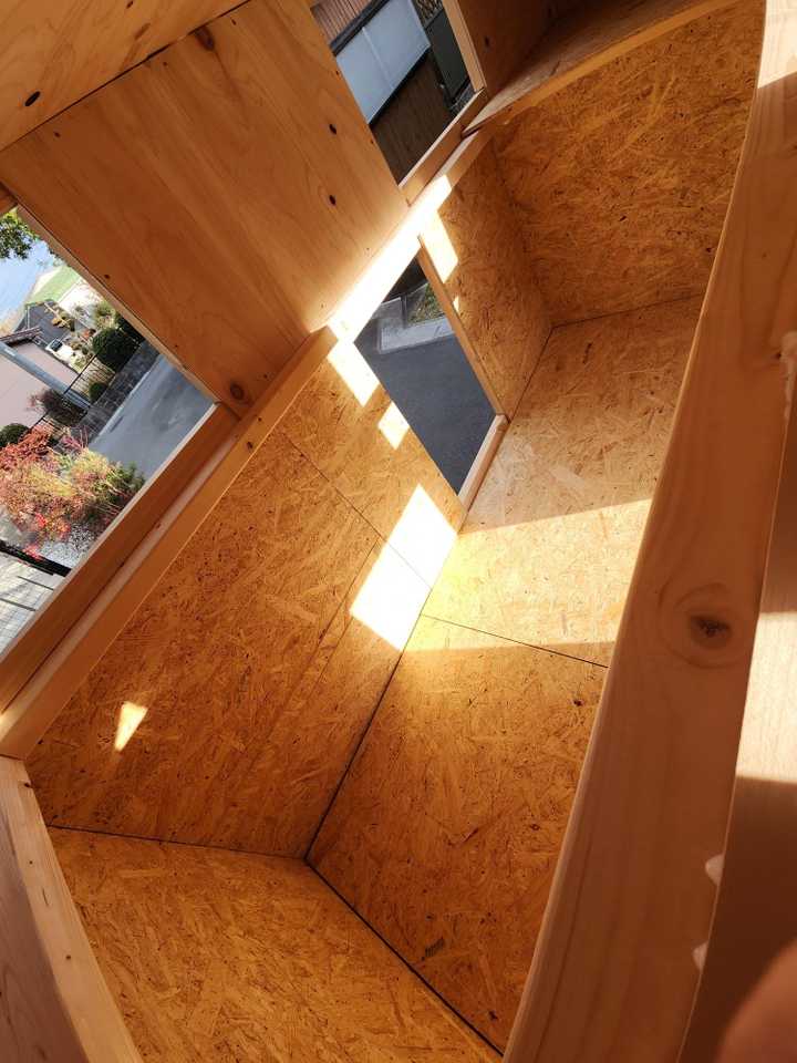 茶臼山号の骨組みに使う2バイ4材