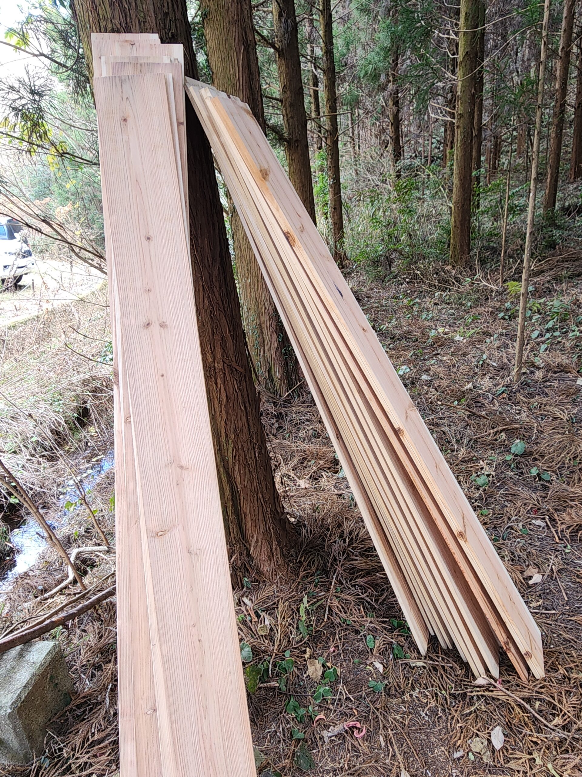 木材を組んで広々空間を確保